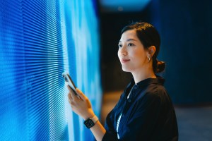 基于市场调研与用户研究，寻找CMF感官体验新触点